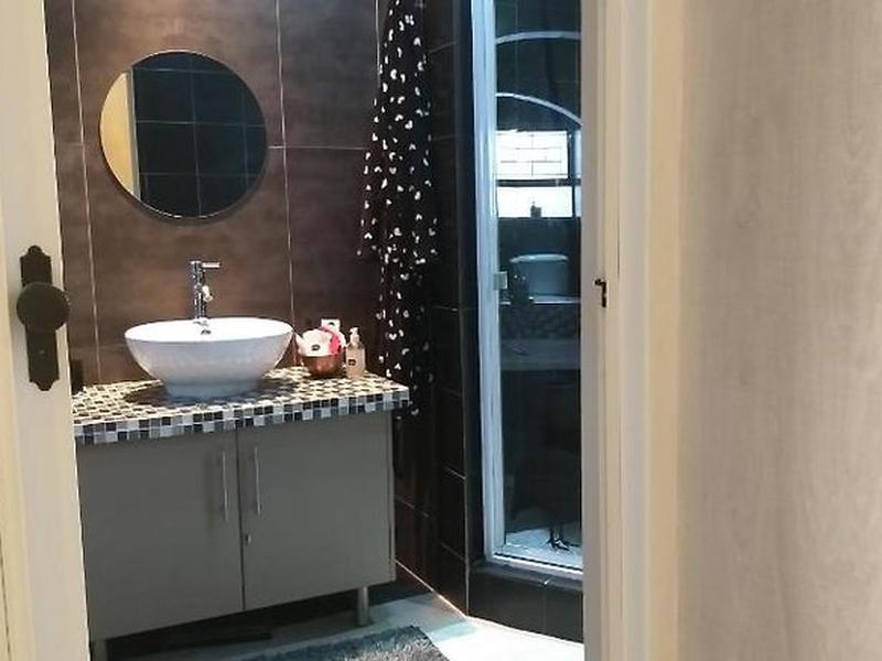 9656D628B6F5DE85FD4D858C61BA5A1E