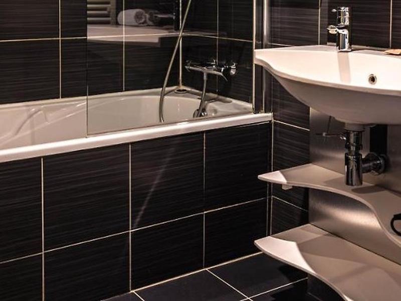 9DBA6F7880CA5F04104BBC7BAFB463DE