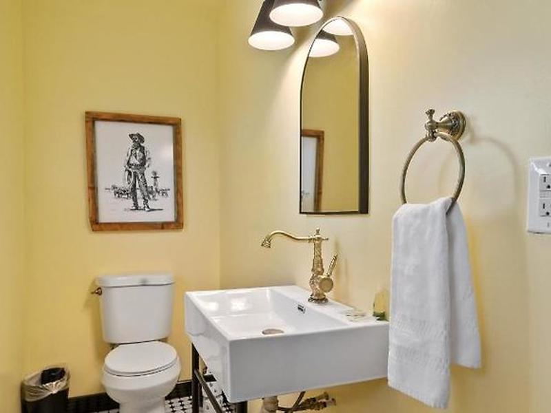 E613FC37816B6934574FC1065B9DEBCB