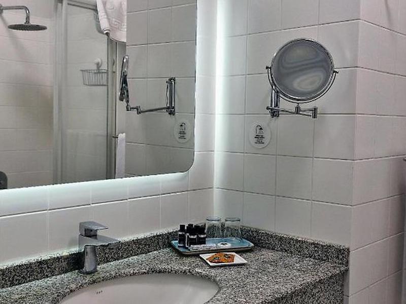 F2D09BC1164354354040F35695D38656