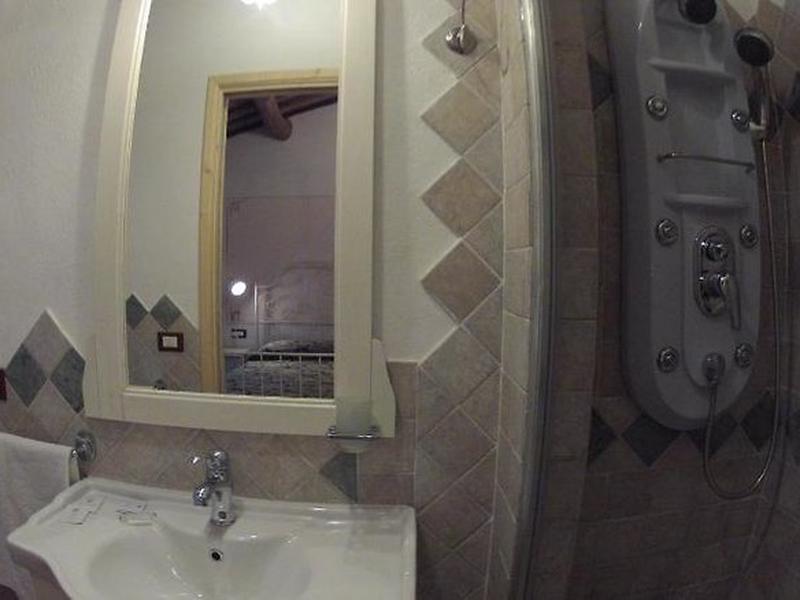 99EC042862ECBFFB3FED1AD95F943852