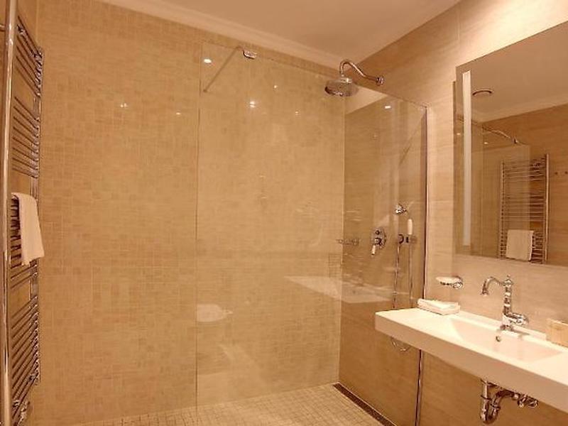 F7DA9FB3A81F0E366C274F1EC1D12AAE