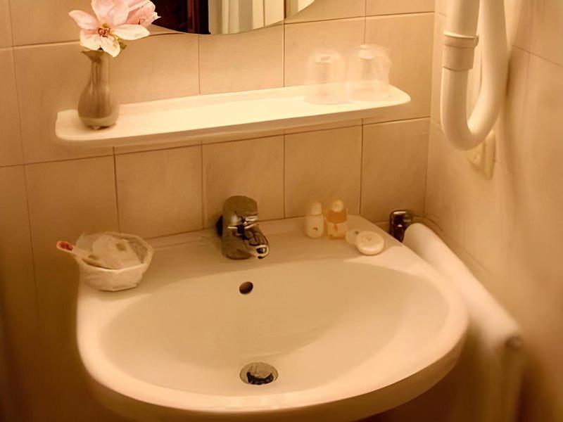 3857C501FDD7E55B45FE29DE28430813