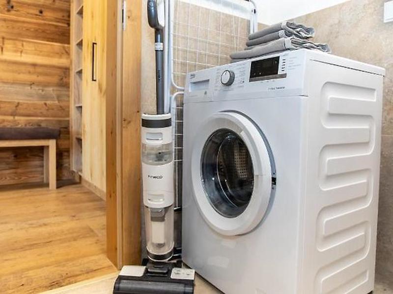 50E0BAD210D4B5C11187C80F8ACF4D6B