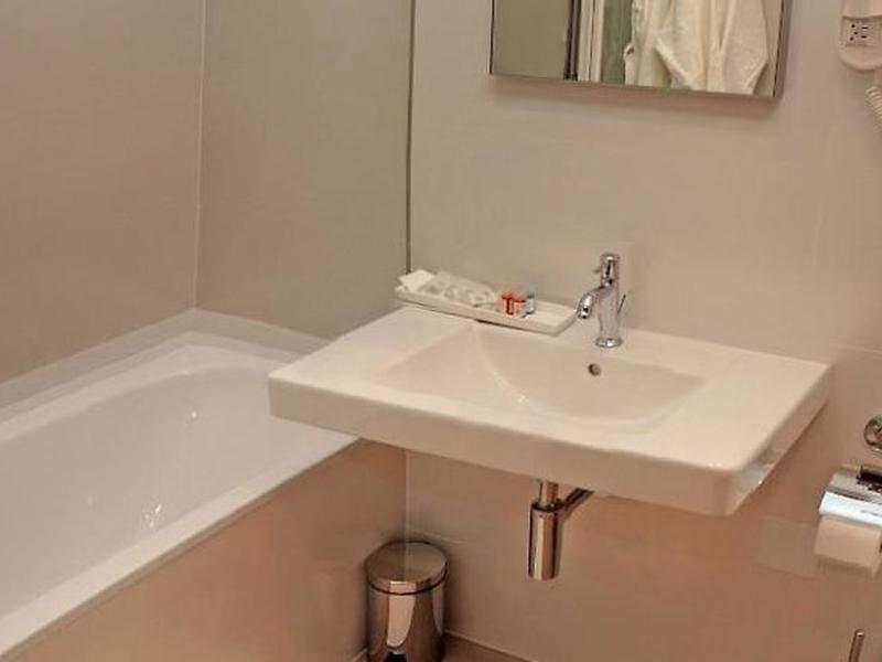 AAA5F86E2075DA02EA593E6247332B86