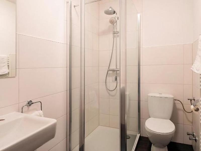 230BAA9AC7C1E6449726758746AB0ECD