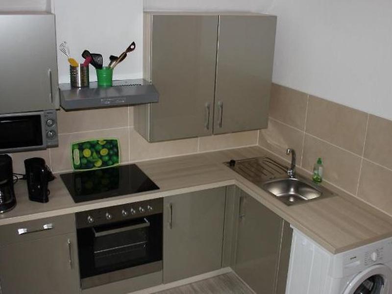 AE3E5F4B75286A294602AB9606583C5E