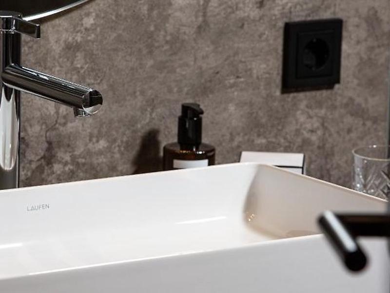 27C15F14A020B848728B126812ADE762