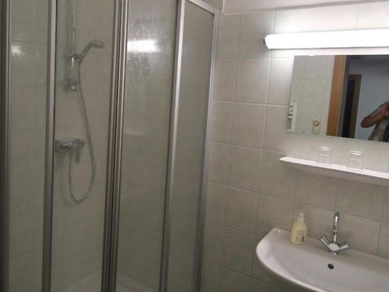 9126EA0CEDE2F233F5AA3D825238412C