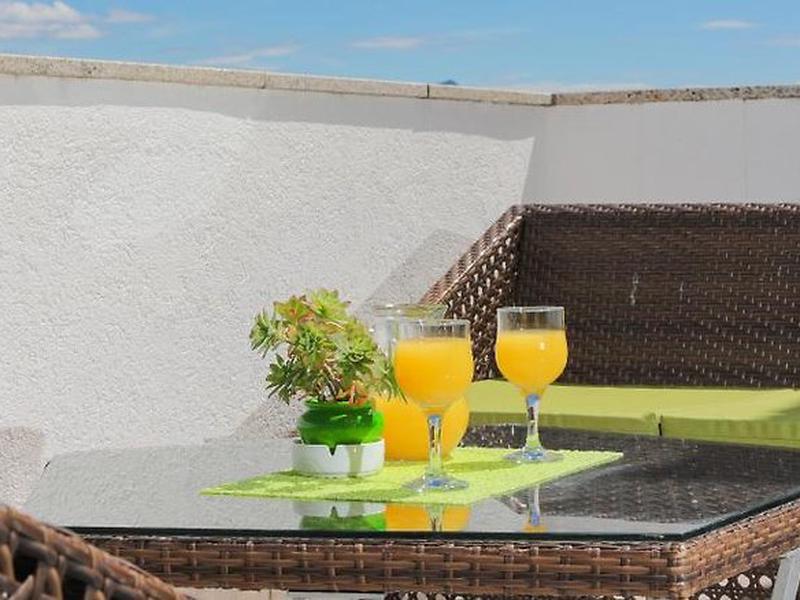 F0B2CBCC2727C41E79E361355452F976