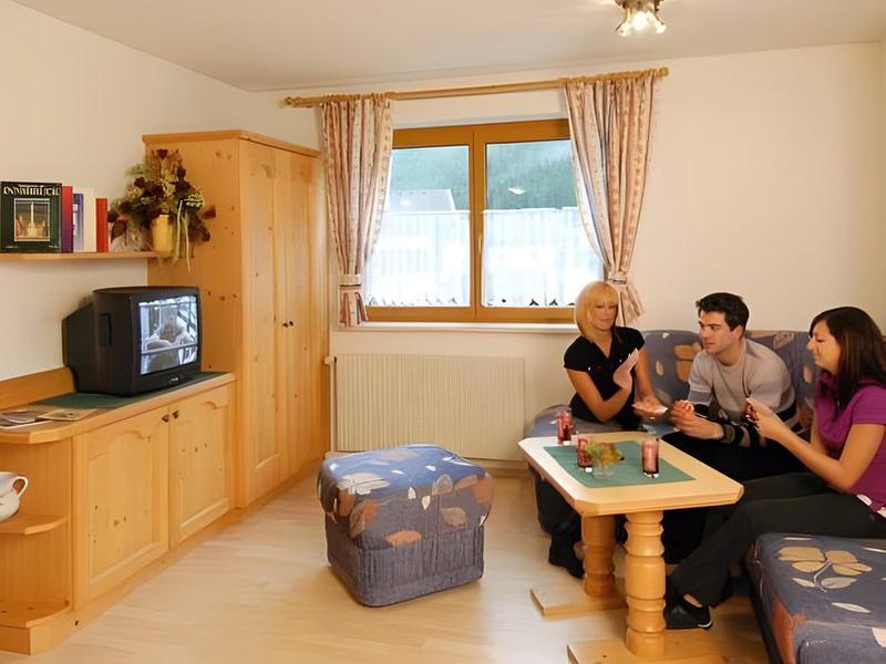 9E3ACB52A749659B75A46CDCA78468EF