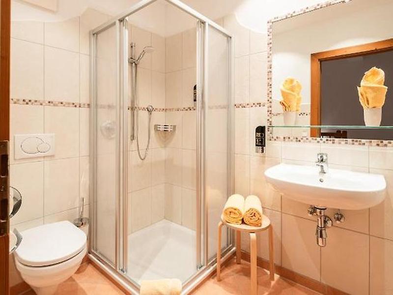 CE0DF2F2EF6BA0CD25527420112EA03F