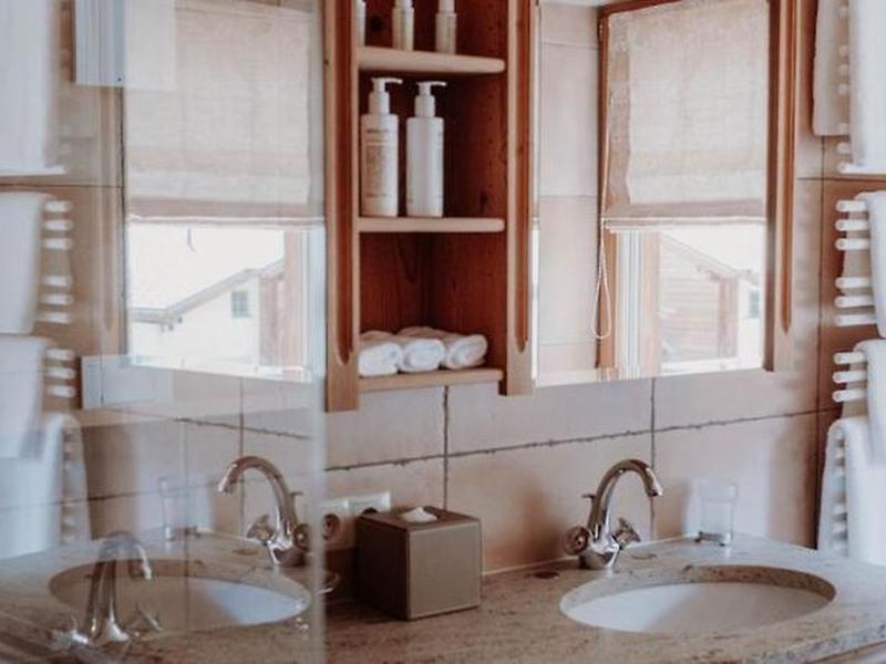 3881F7C95EA883AC95A83767BA77A976