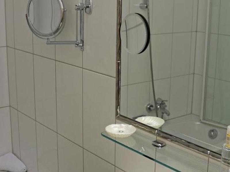 4DF8772DB9327AD26B3DE87A89646A09