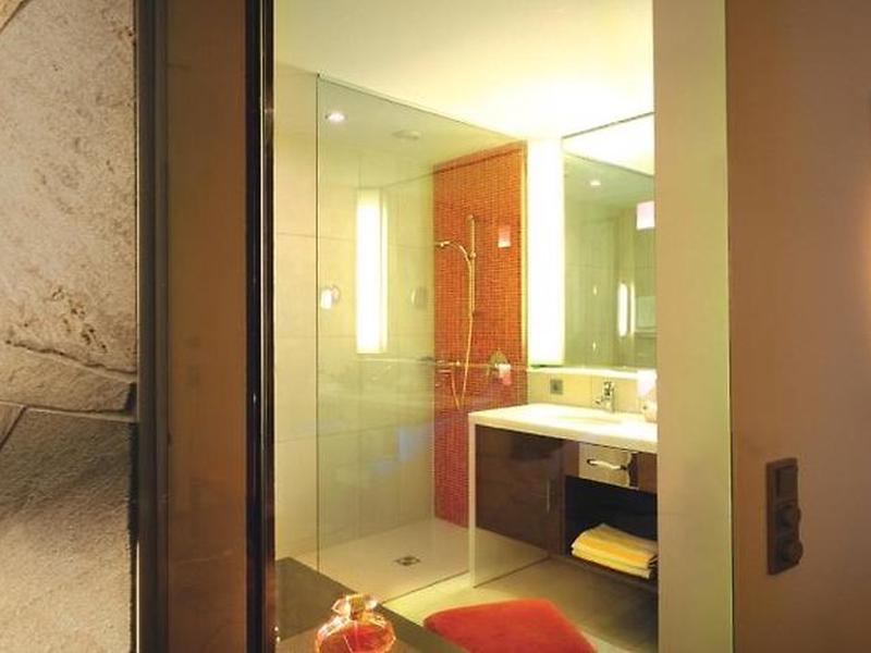 2102104E2758CFF2D4B7D041917F3703