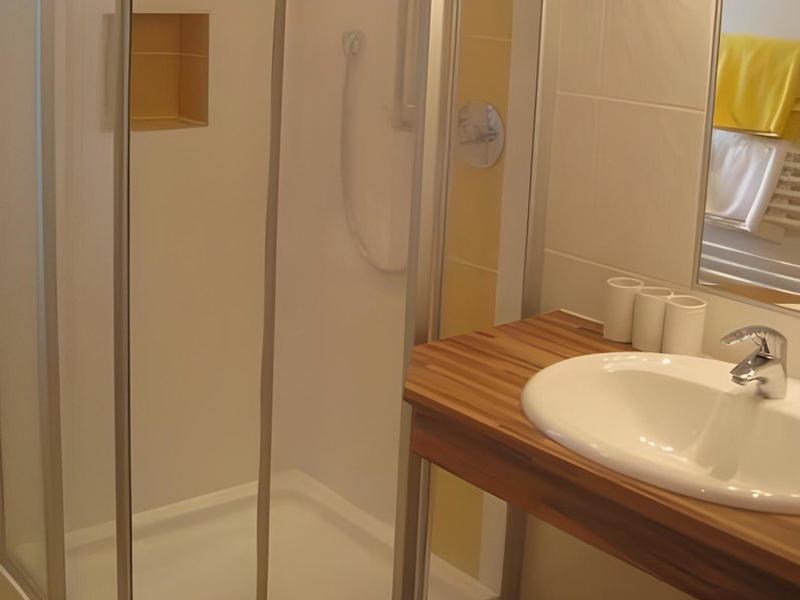 40DF9AA20CF7646142934DBDEEE557E4