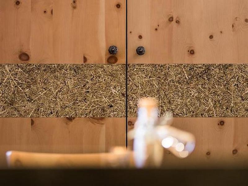 523F9DD3D4B01B2C4320A69AB61DA12E