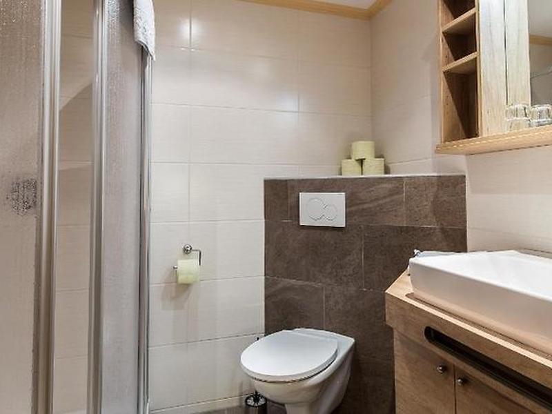 54AA605DC8955D58AE9EB9050F5E09C2