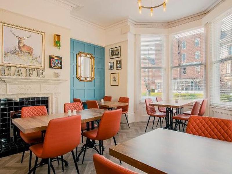 4A8E9B1F143A19B36E38037D65D06C21