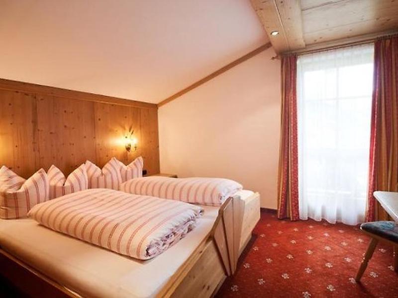 6B398AFBEDD1433D7B93DF37F85E0608