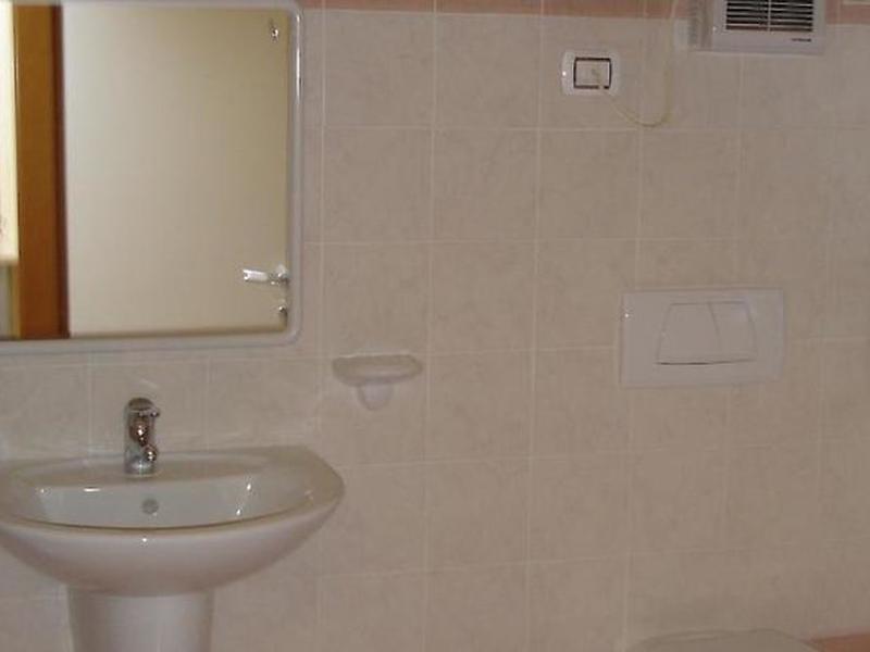 0BDFB644F3295ACE782126C9799B3989