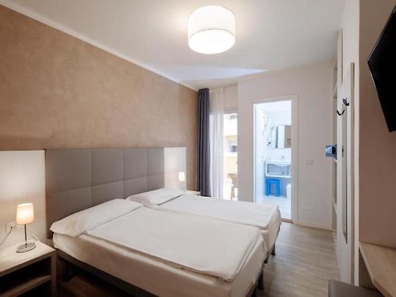 12F33502E0EDAB8C9A0B1B079DA05E4B