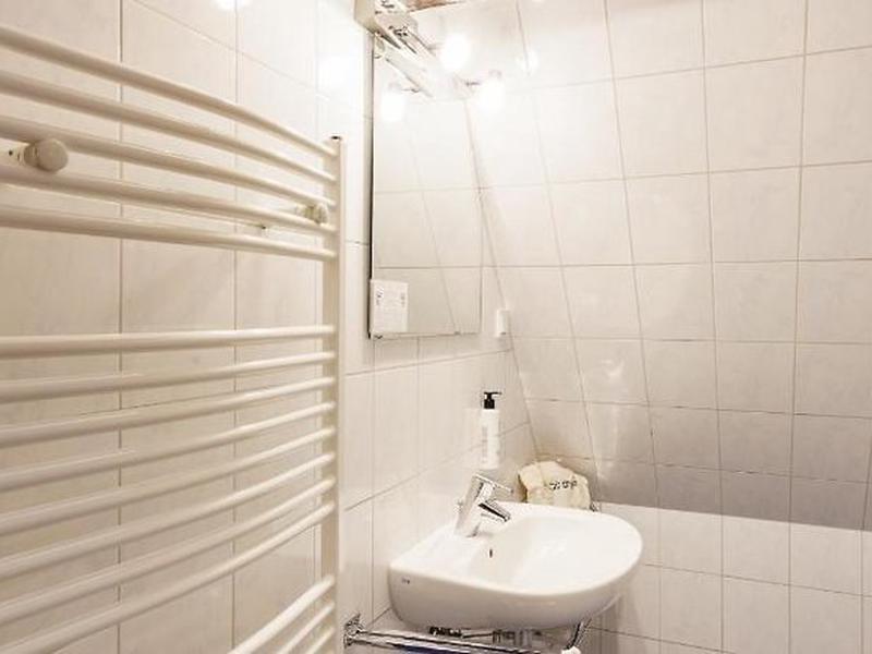 4268064CFAB006516BF5C3A55721D5E2