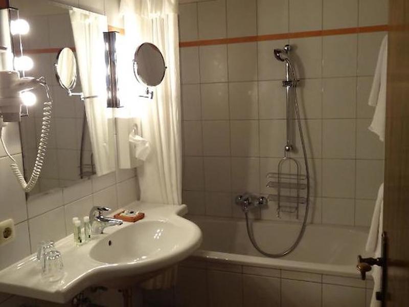 1B5DBF8520F565D56341601B697A99E0