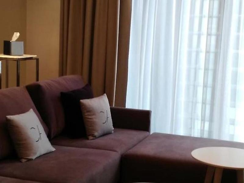 A55DF1170A0F09AF1FE6BE1C89580480