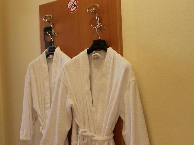 5E14E6B4819175AFBAEA4C2D25CD7BB4