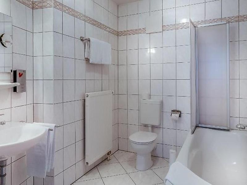 F13FF85F5FC53D0715933EC35DD0385A