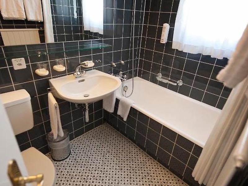 166F2D27AC7BD2CE2B1D7605688FC415