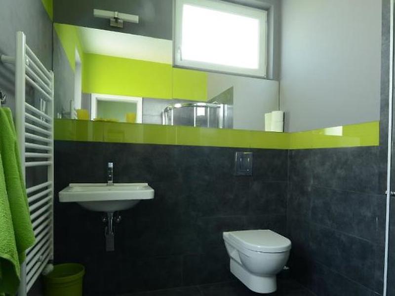 27A0E2B3D59956593667D7EF82B0E7AA