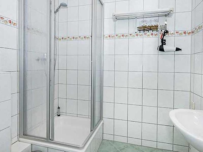 46F4C4323FB44A881F7280A710C1C2A1