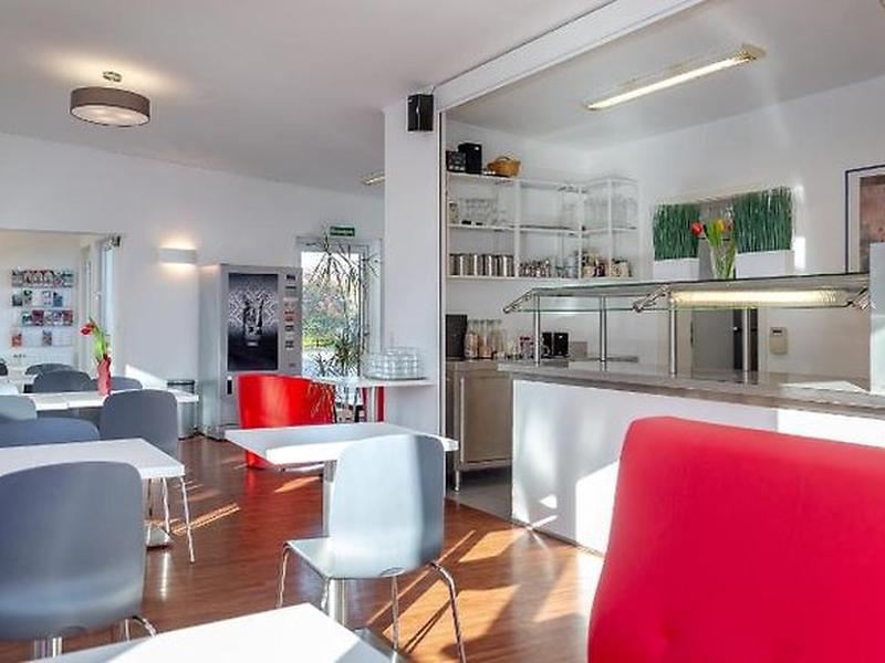 BBAE0A28BB7203370BCD173958E6BCBE