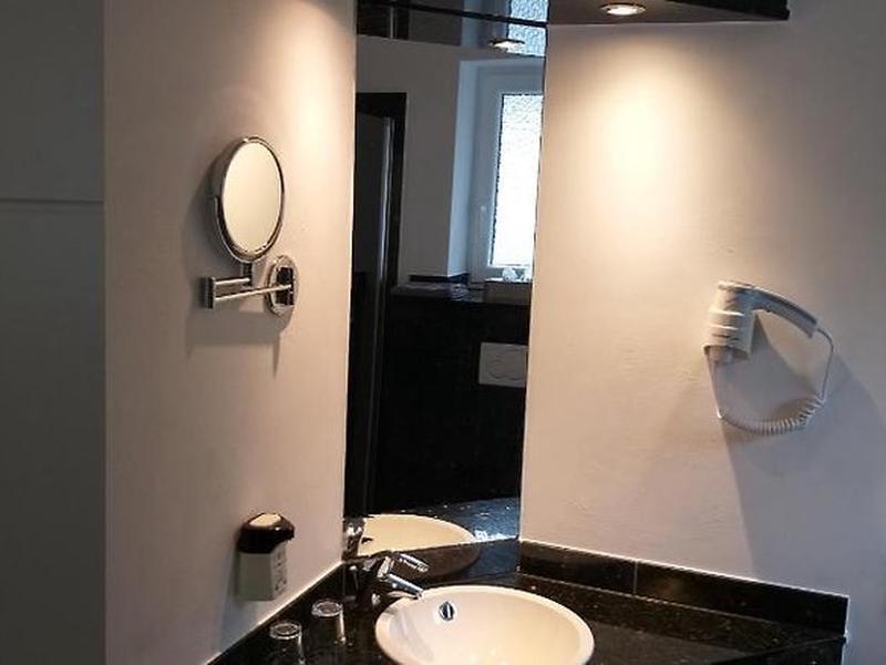 974EDB8C0A9418E39D5FBAF04DCDB3F5