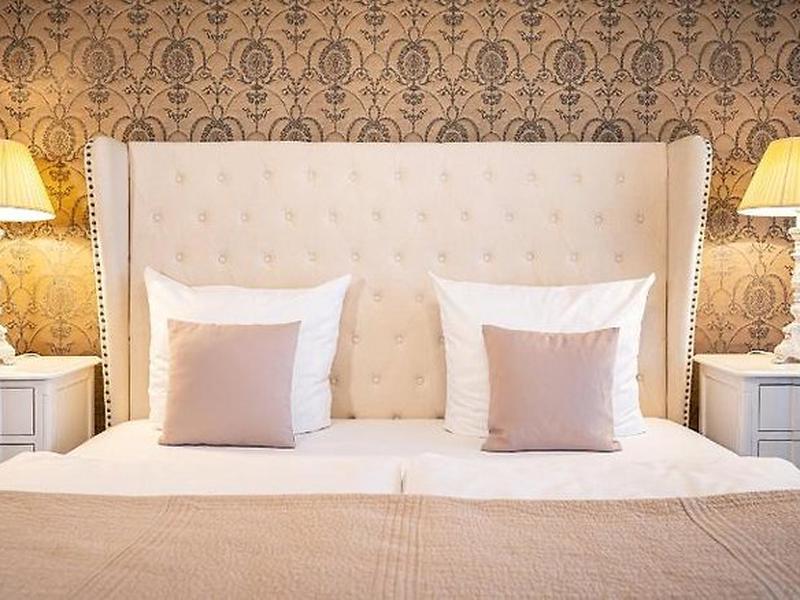 B90ECAD690436093BD20F1D8523973D6