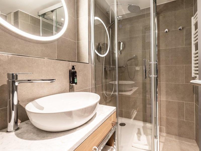 64F5F49A88AF3AB787617CE11FC7BB46