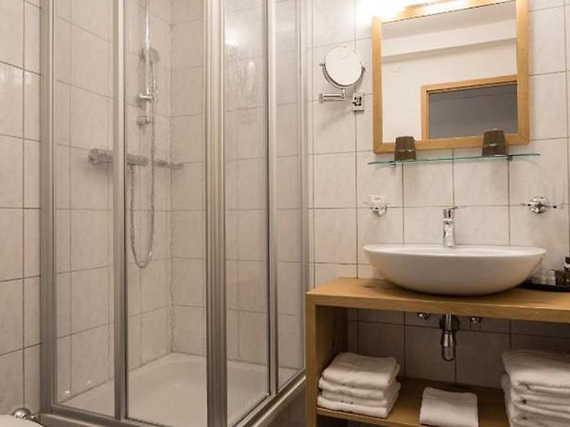 A4A405DC53D7C5C2D223E8C90DC66098