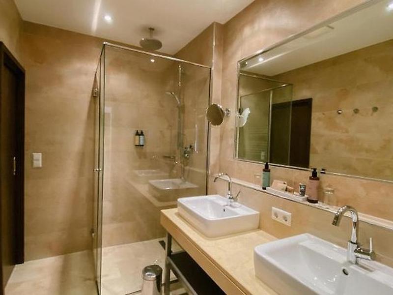 8318BACB897C1D7FA8644E8479890200