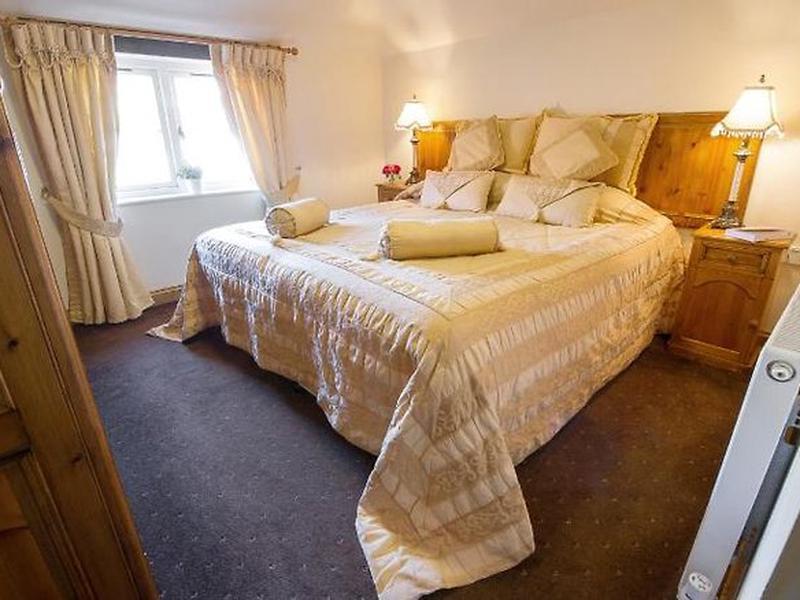 F5AD5BA8445F43070BD39A4F5B103371