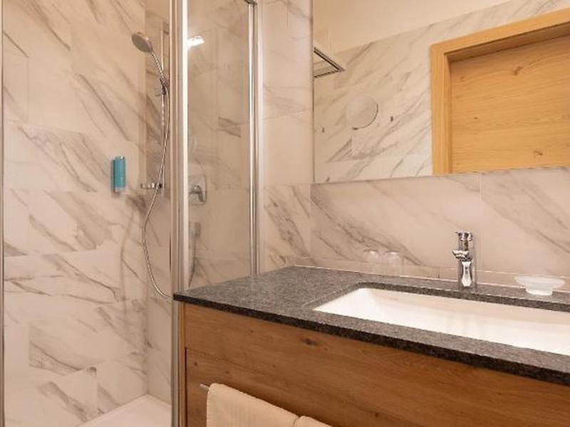 61F213F2AE2DF6DC2548588D41C93B26