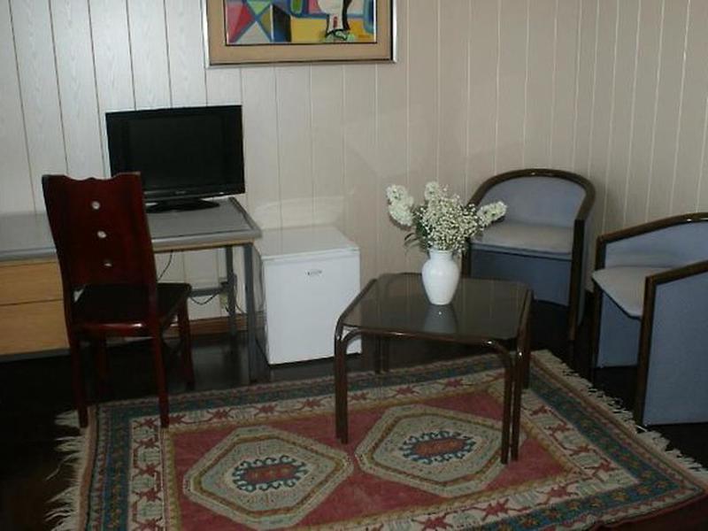 D9DE9DD7C0599295A273BCE0CF6AB122