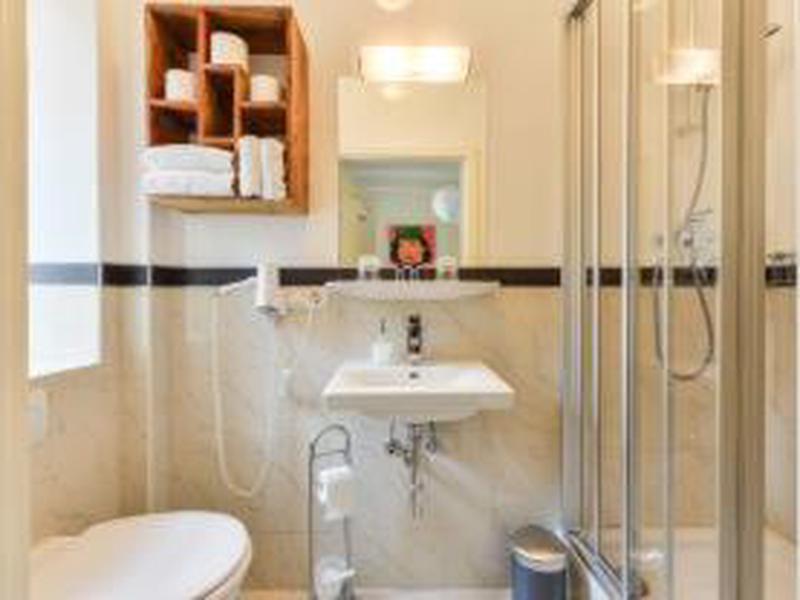 E01AF82A297F2A516E34782B0AF949B7