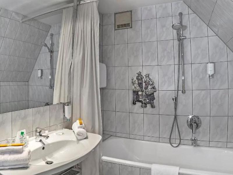 3A449488F34B0614C4495CB0F432738A