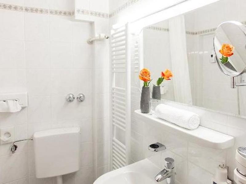 245AC0827561CD8BE4F3A3E816855CAD