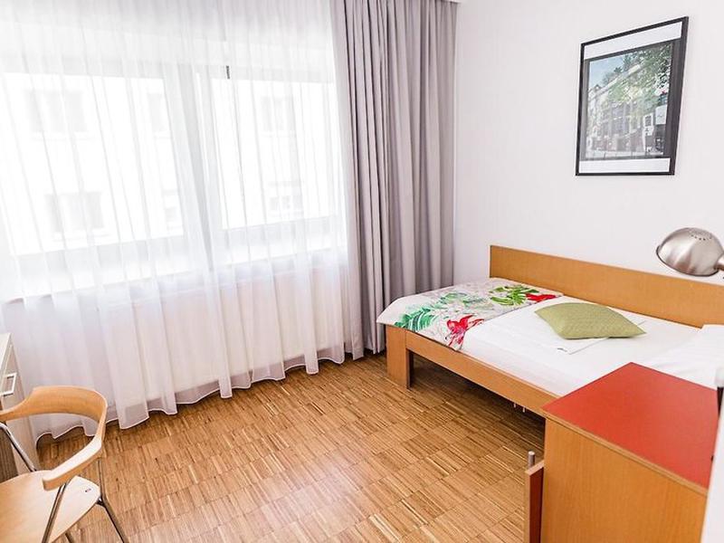 348A7D77C884187C847F30B4D432D4AC