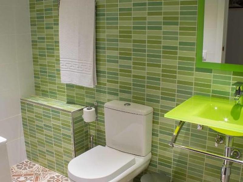 64B0E38E775A8201856BC2082E61E733