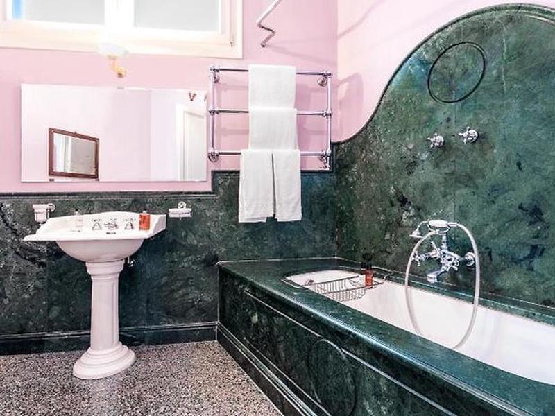 B7C78262E1FD7BB0D2F8B618749B7999