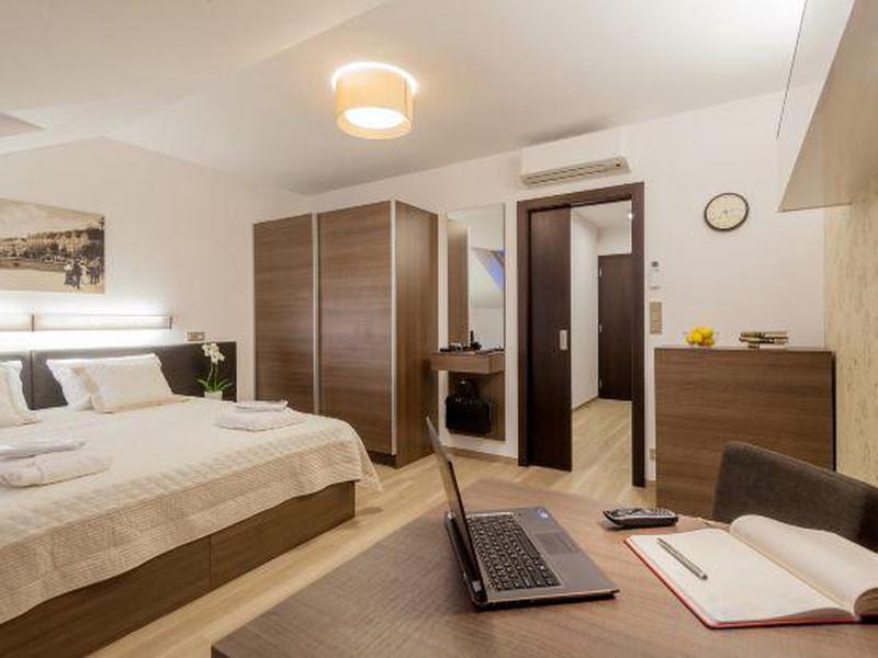 EE02FCCDFB3EA0C59BCFB54B10215F9F